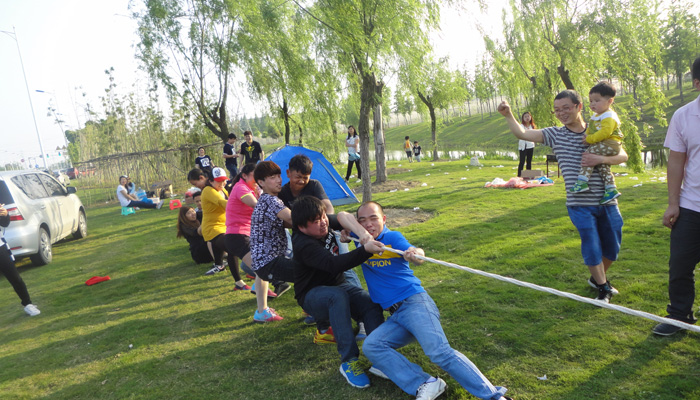 喬偉拔河活動(dòng)