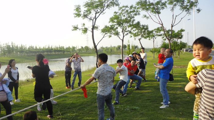 喬偉拔河活動(dòng)
